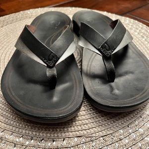 OluKai Kaekae flip flop black/silver size 8